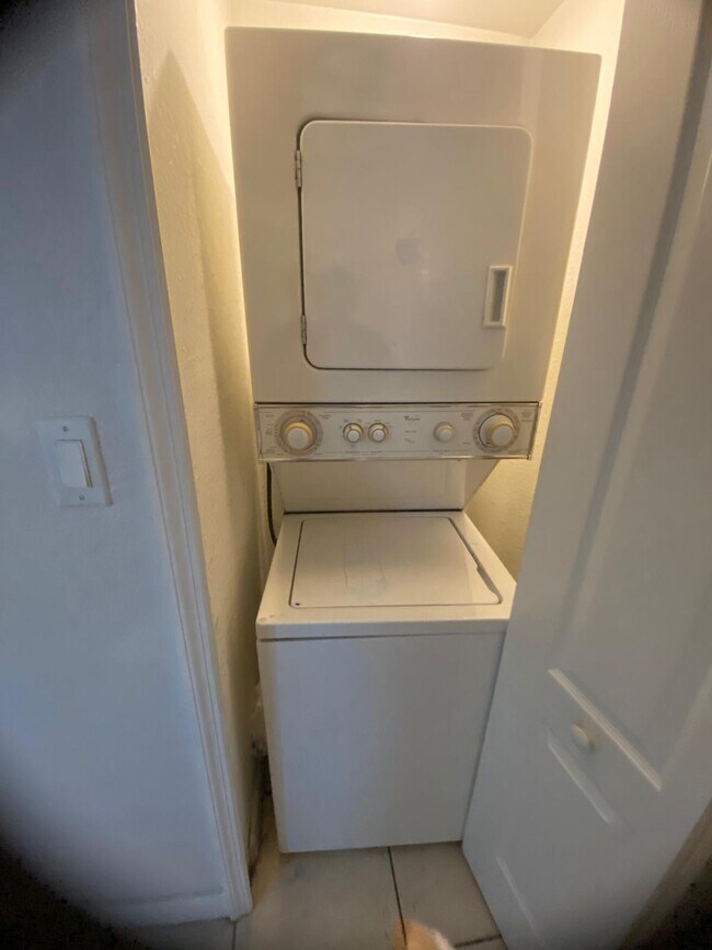 Foto del edificio - 1666 SE 27th Ct