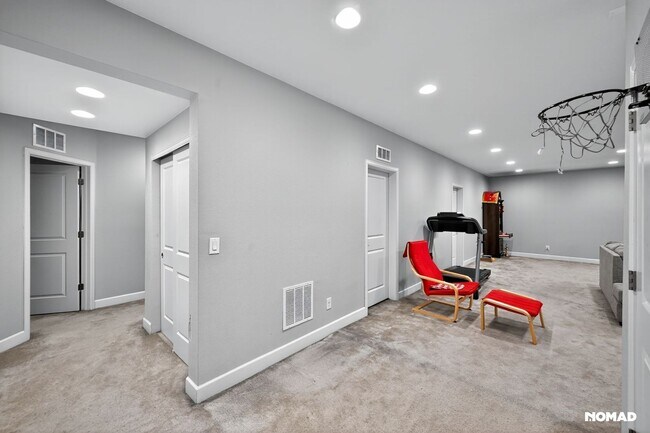 Building Photo - 6497 Village Ln