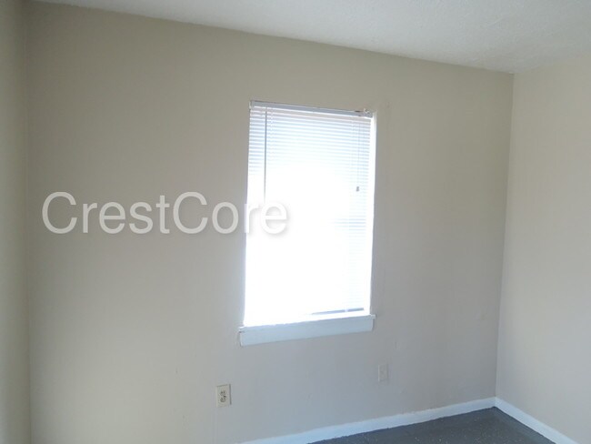 Building Photo - 2347 Cable Ave