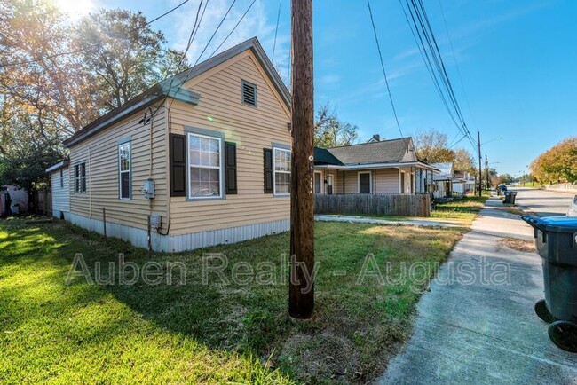 Building Photo - 1820 Greene St