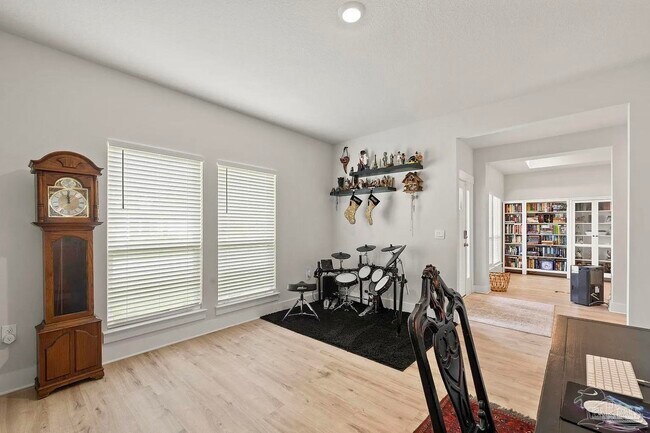 Foto del edificio - 5534 Blake Ln