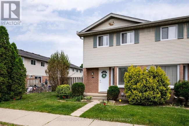 Building Photo - 10 Dufferin St