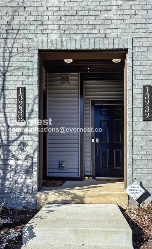 Photo - 3 Bed/2.5 Bath Townhome with Garage / Pet-Friendly / Available Soon!