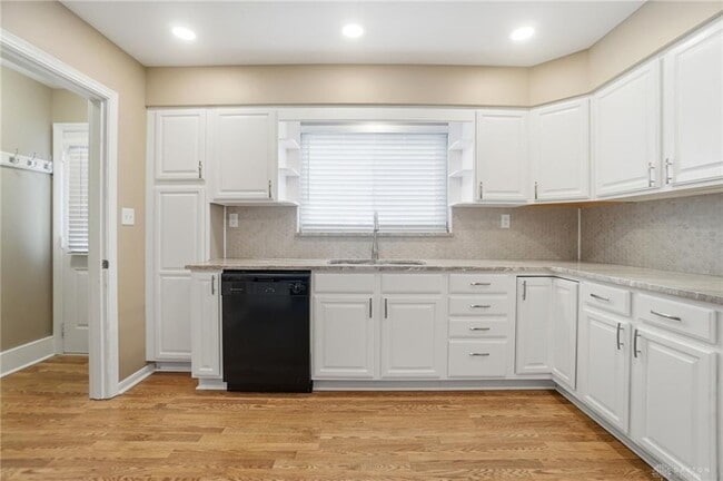 Building Photo - 318 E Central Ave