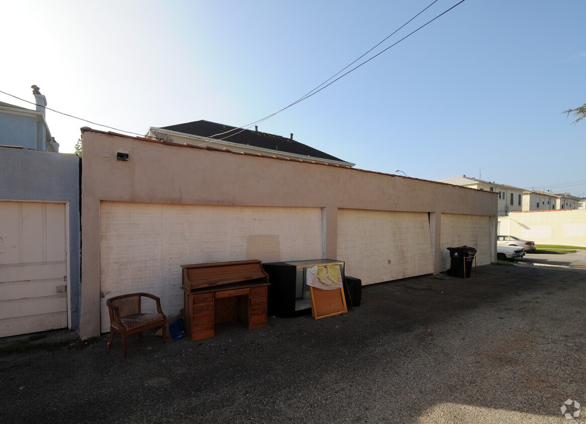 Building Photo - 4146 S Bronson Ave