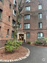 Building Photo - 2240 E Tremont Ave