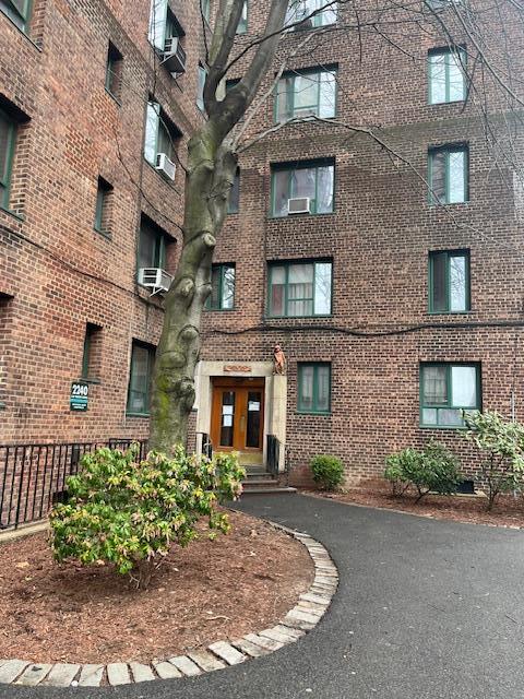 Foto principal - 2240 E Tremont Ave