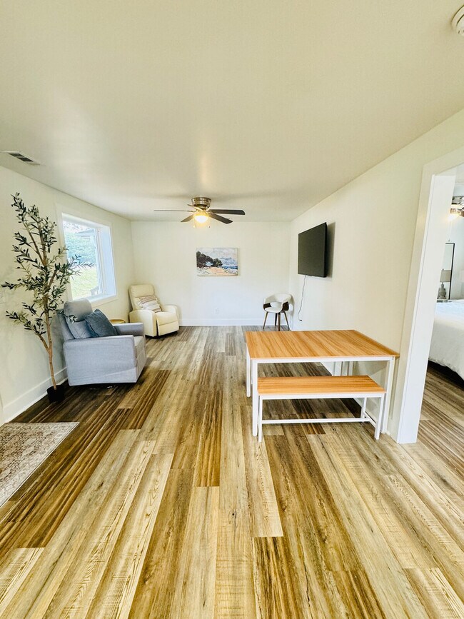 Foto del edificio - 403 Cedar Lane Rd