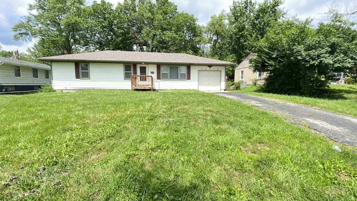 3 Bedroom and 2 Bathroom in Kansas City! - 3 Bedroom and 2 Bathroom  in Kansas City!