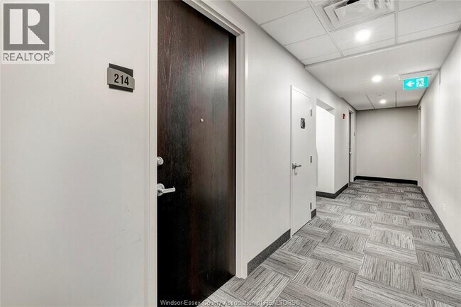 Photo du bâtiment - 1855 Wyoming Ave