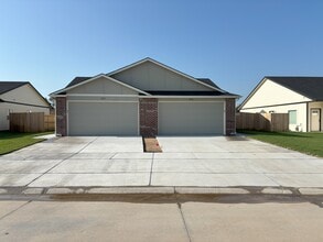 Building Photo - 607 Briarbrook Ln