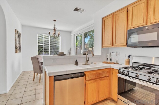 Building Photo - 916 Teatro Cir