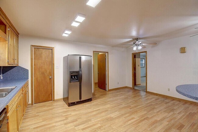 Foto del edificio - 4906 Waltham - 3/Bed 2/Bath - Additional G...