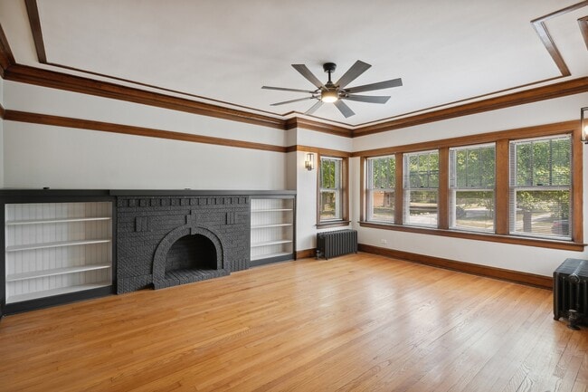 Building Photo - 919 Dunlop Ave