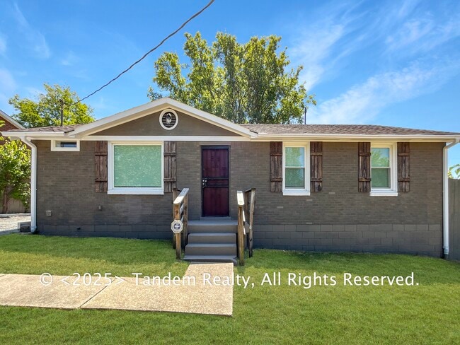 Building Photo - 633 Lane Dr
