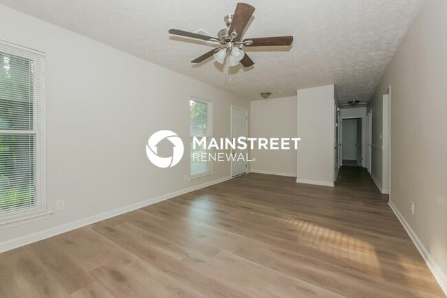 Building Photo - 3 Bedroom Pet-Friendly Home in Hampton, GA with Main Street Renewal