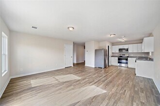 Building Photo - 15528 Briar Forest Dr
