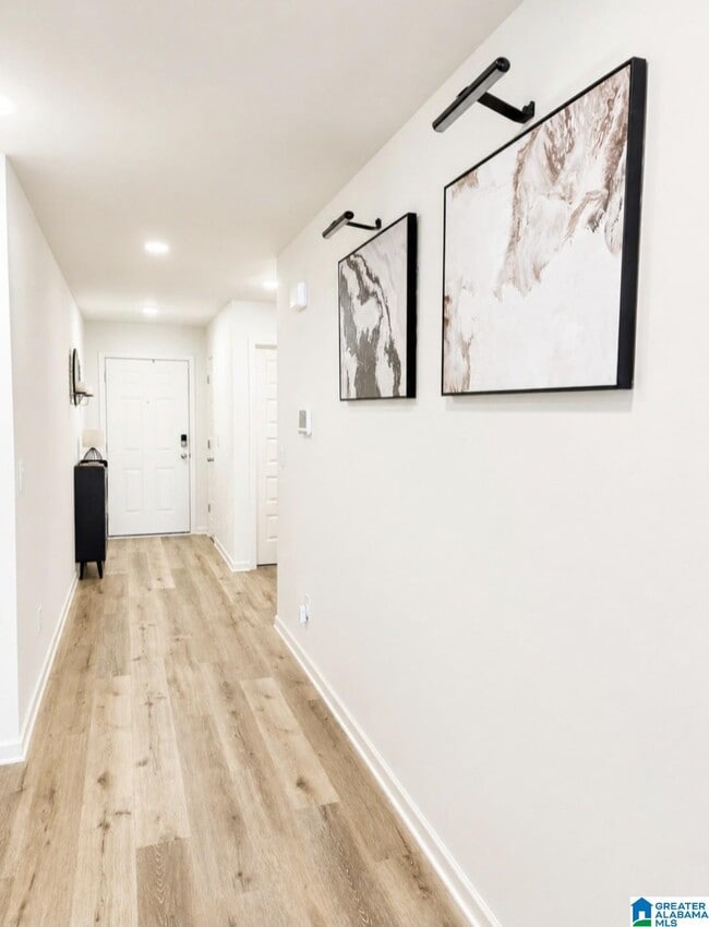 Building Photo - 6828 Newbridge Cv