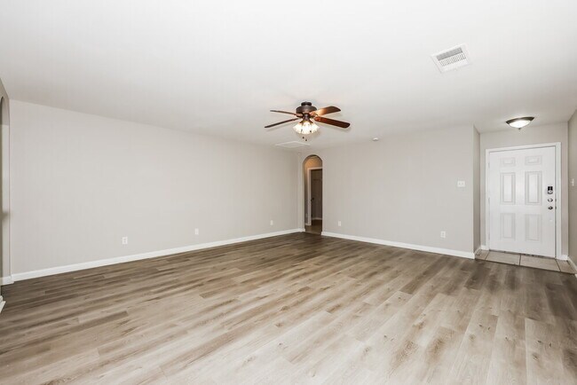 Foto del edificio - 4729 Cedar Springs Dr