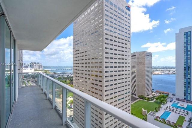 Foto del edificio - 300 S Biscayne Blvd