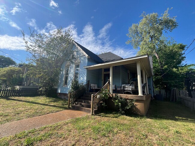 Foto del edificio - Charming East Nashville Home, 3 Bedrooms/3 baths, fenced yard