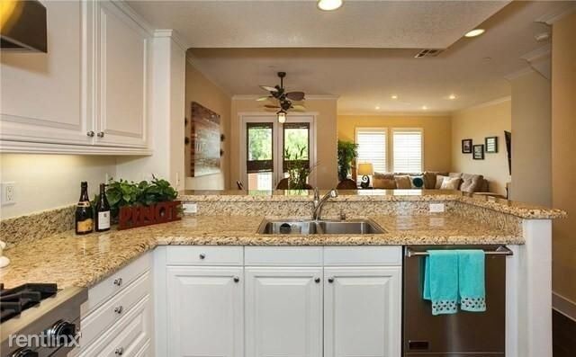 Building Photo - 2 br, 3 bath Condo - 453 N Altadena Dr Unit 4