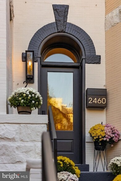 Foto del edificio - 2460 Ontario Rd NW