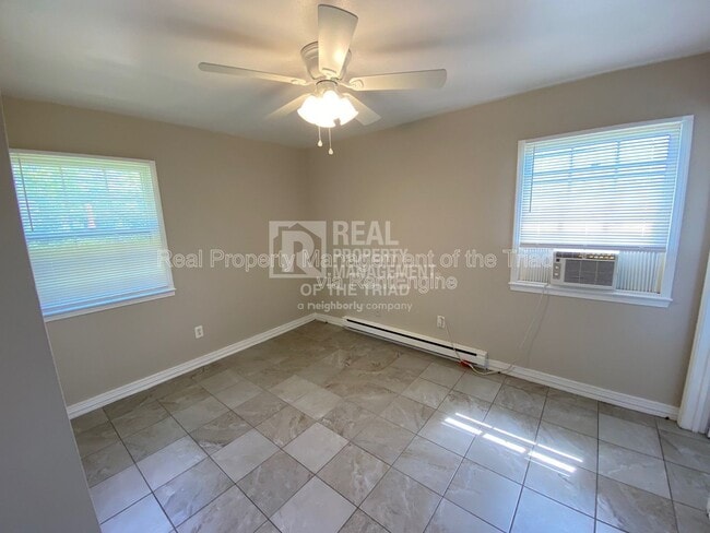 Foto del edificio - 1015 Claremont Ave NE