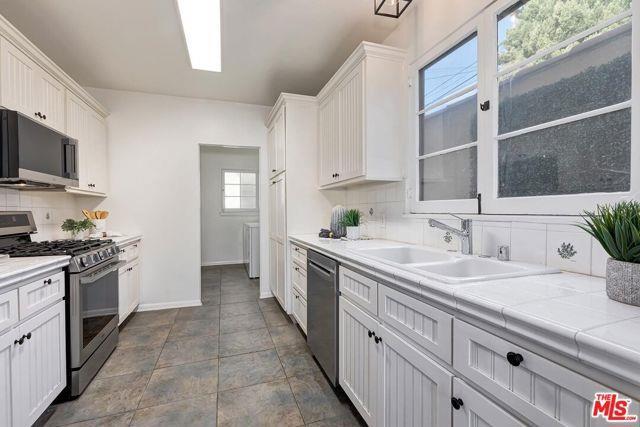 Building Photo - 373 S Crescent Heights Blvd