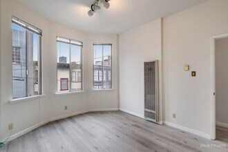 Building Photo - 33a Isis St