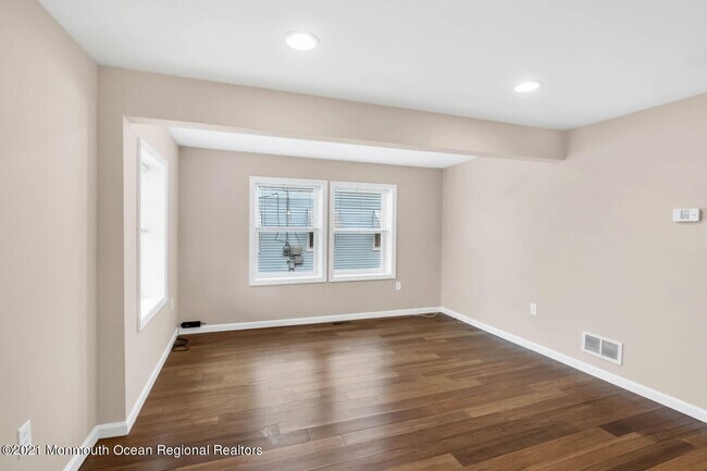 Foto del edificio - 710 Monmouth Pkwy