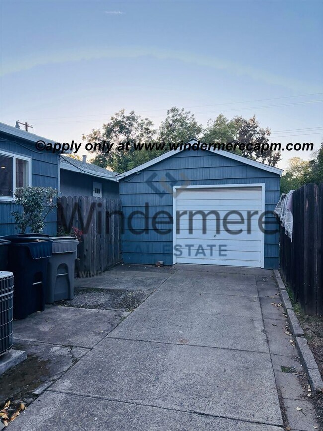 Foto del edificio - Charming 4 bedroom Home in Tahoe Park w/ E...