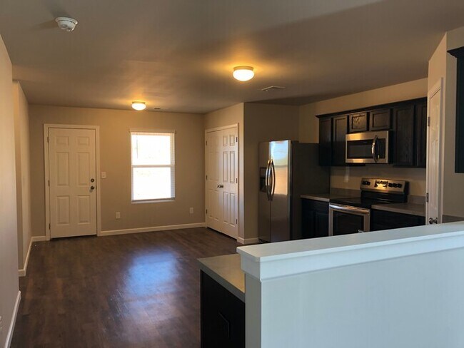 Building Photo - THREE BEDROOM | TWO BATH RENTAL
