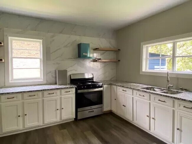 Building Photo - RENOVATED 3 Bedroom, 2 Bath Ranch Home