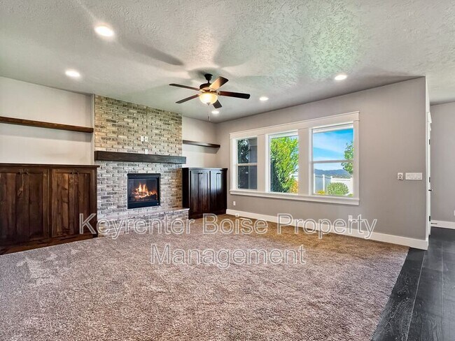 Foto del edificio - 6494 E Bend Ridge St