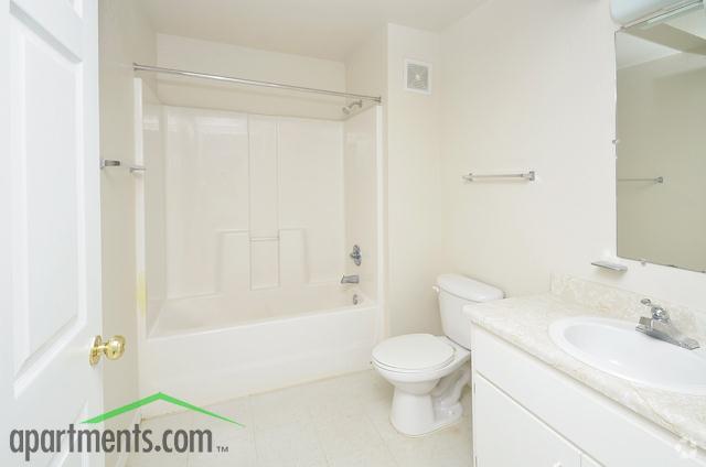 Baño - Laurel Park Apartments