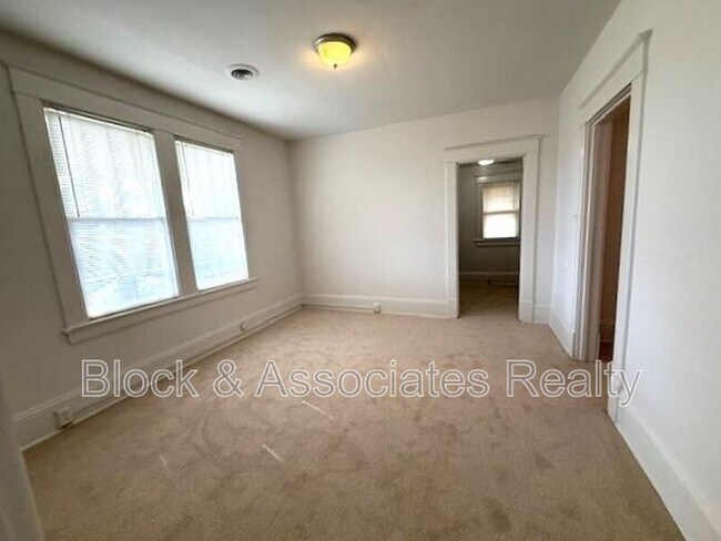 Building Photo - 725 W Morgan St