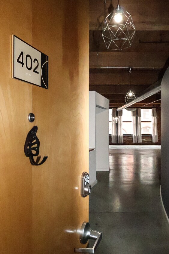 Welcom e to Dorsa Lofts #402 - 1015 Washington Ave