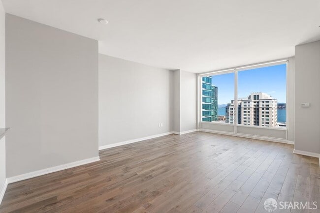 Building Photo - 425 1st St