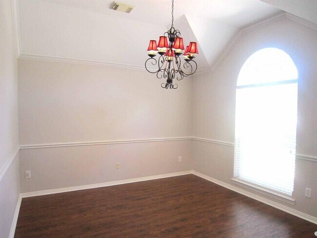 Foto del edificio - 3214 Chappelwood Dr