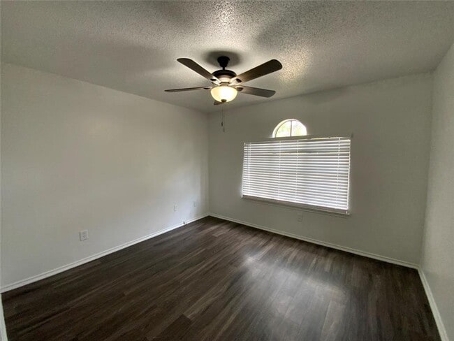 Building Photo - 9609 Dalewood Dr