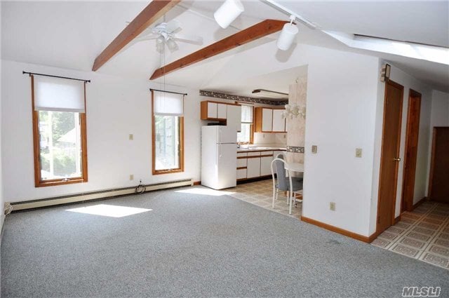 Primary Photo - 20 Hallock Ln