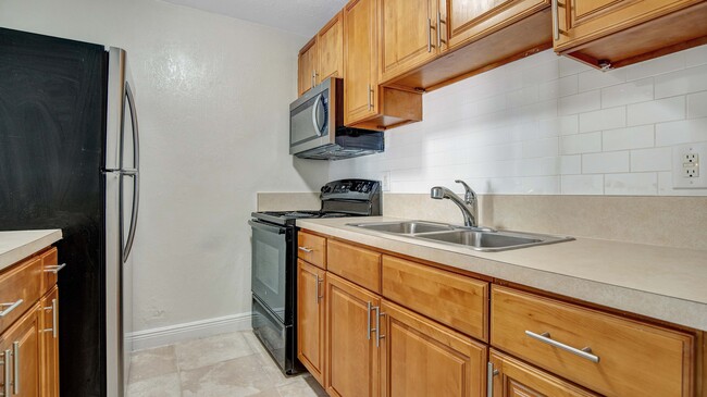 One Bedroom Kitchen - Parkside Apartments