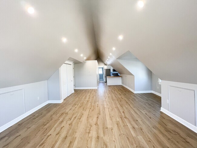 Foto del edificio - 100 Stowe Ave