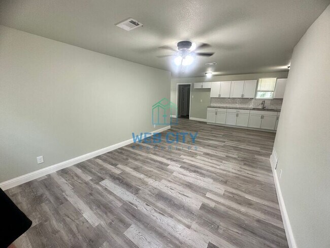 Foto del edificio - 6352 Latta St