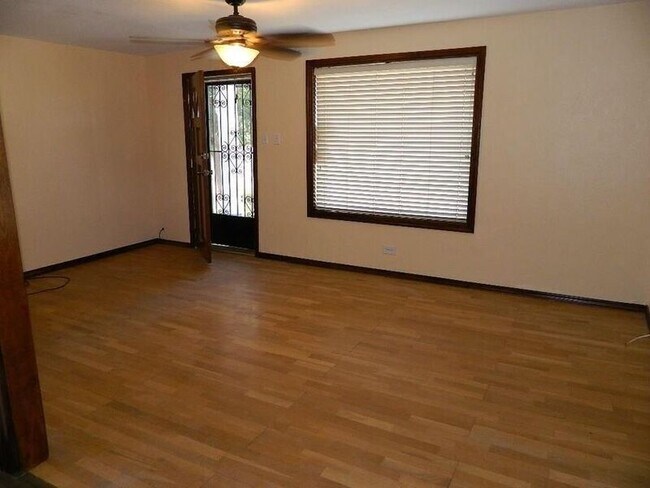 Foto del edificio - 198 Vinson Way