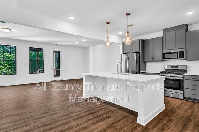 Building Photo - 2112 Voekler Street