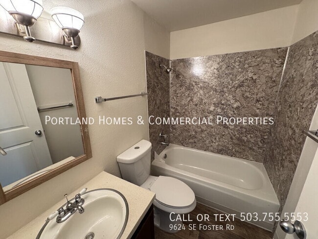 Foto del edificio - 9624 SE Foster Rd