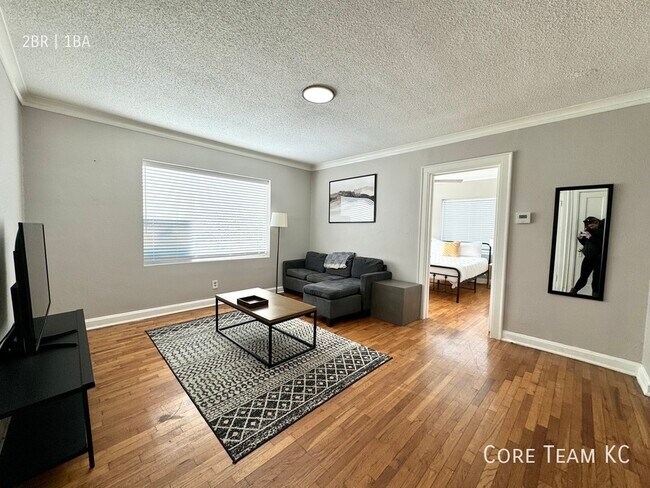 Building Photo - Roanoke Plaza Large Renovated 2 Bedroom