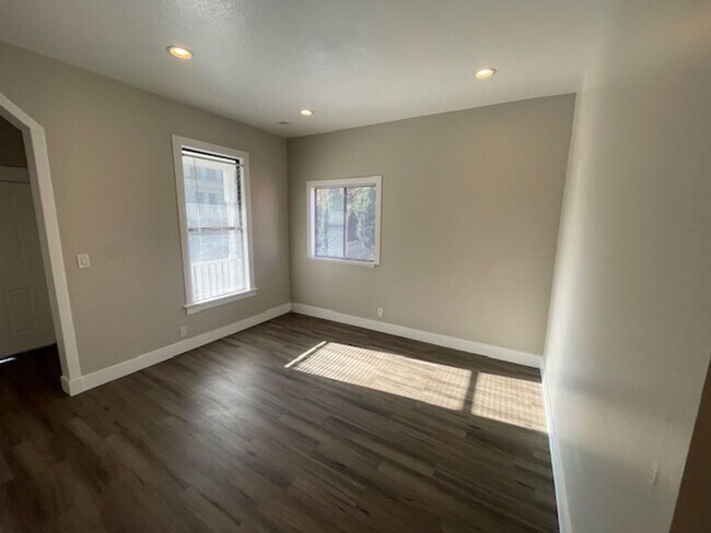 Foto del edificio - 1946 E 20th St